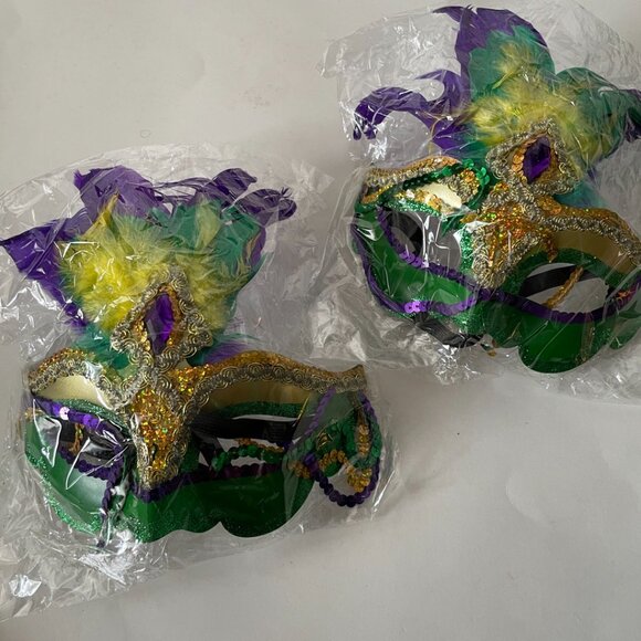 2 Mardi Gras Feather Masquerade Masks - Picture 8 of 8